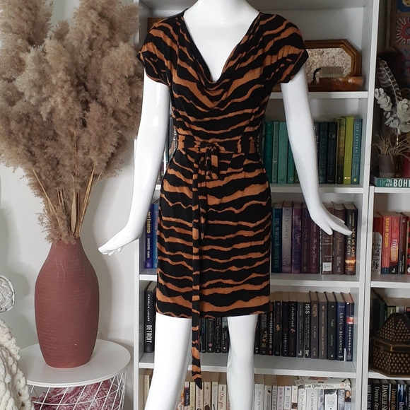 LOFT Dresses & Skirts - 🔥3/30$ Ann Taylor LOFT spandex animal print dress